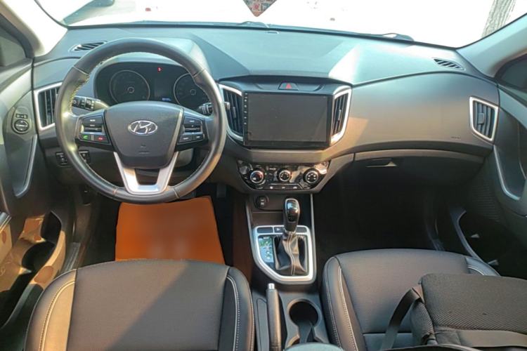 Used Hyundai ix25 2017 1.6L Automatic Smart Version Center Console