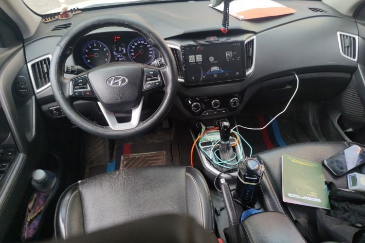 Used Hyundai ix25 2017 1.6L Automatic Smart Version Center Console