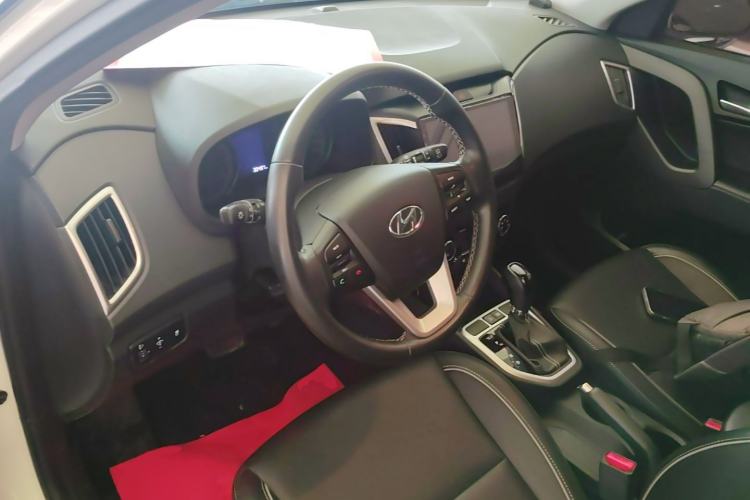 Used Hyundai ix25 2017 1.6L Automatic Smart Version Center Console