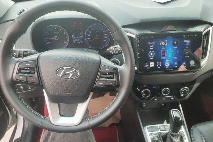Used Hyundai ix25 2017 1.6L Automatic Smart Version Center Console