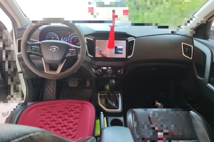 Used Hyundai ix25 2017 1.6L Automatic Smart Version Center Console