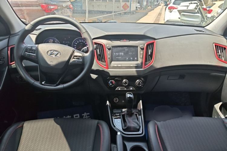 Used Hyundai ix25 2017 1.4T Automatic Smart Version Center Console