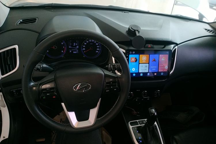 Used Hyundai ix25 2017 1.6L Automatic Smart Version Center Console
