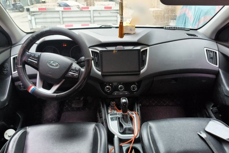 Used Hyundai ix25 2017 1.6L Automatic Smart Version Center Console