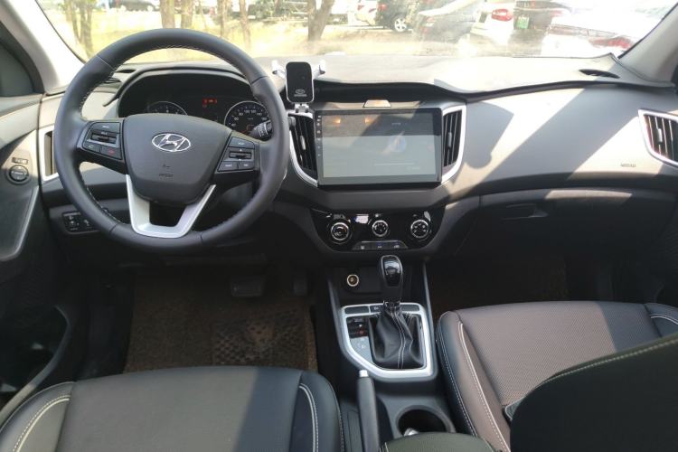 Used Hyundai ix25 2017 1.6L Automatic Smart Version Center Console