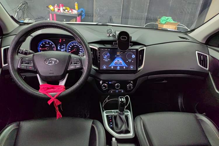 Used Hyundai ix25 2017 1.6L Automatic Smart Version Center Console