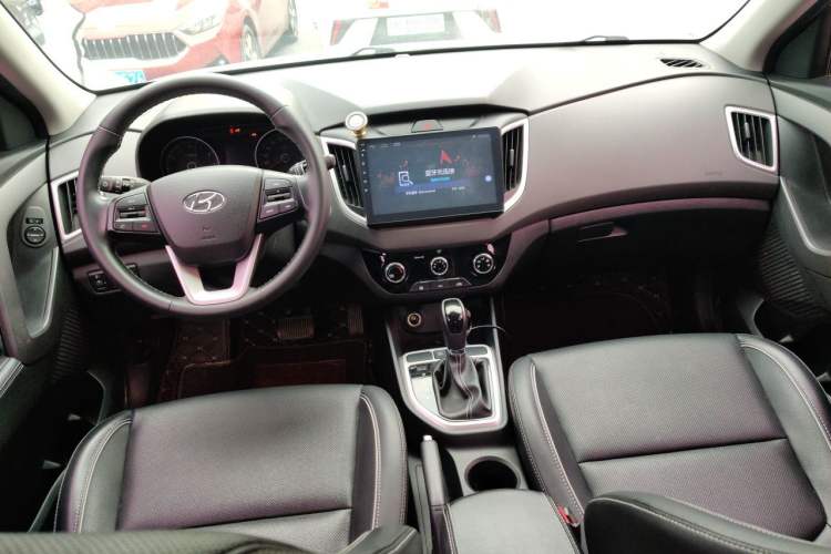 Used Hyundai ix25 2017 1.6L Automatic Smart Version Center Console