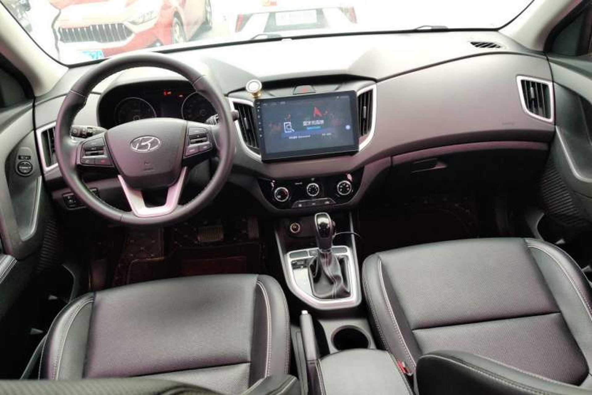 Used Hyundai ix25 2017 1.6L Automatic Smart Version Center Console