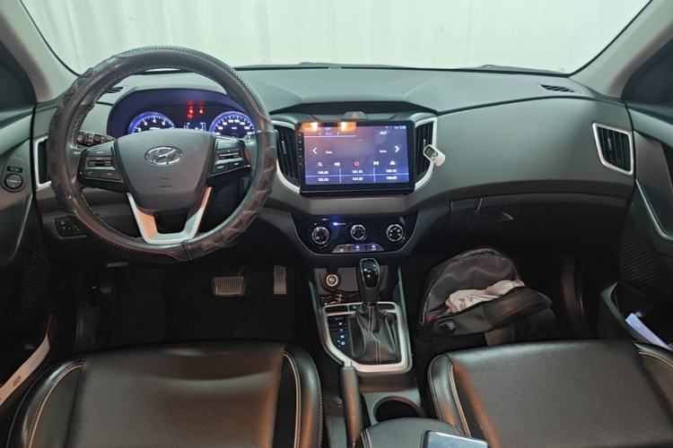 Used Hyundai ix25 2017 1.6L Automatic Smart Version Center Console