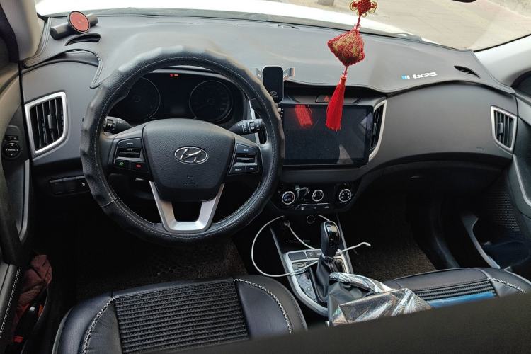 Used Hyundai ix25 2017 1.6L Automatic Smart Version Center Console