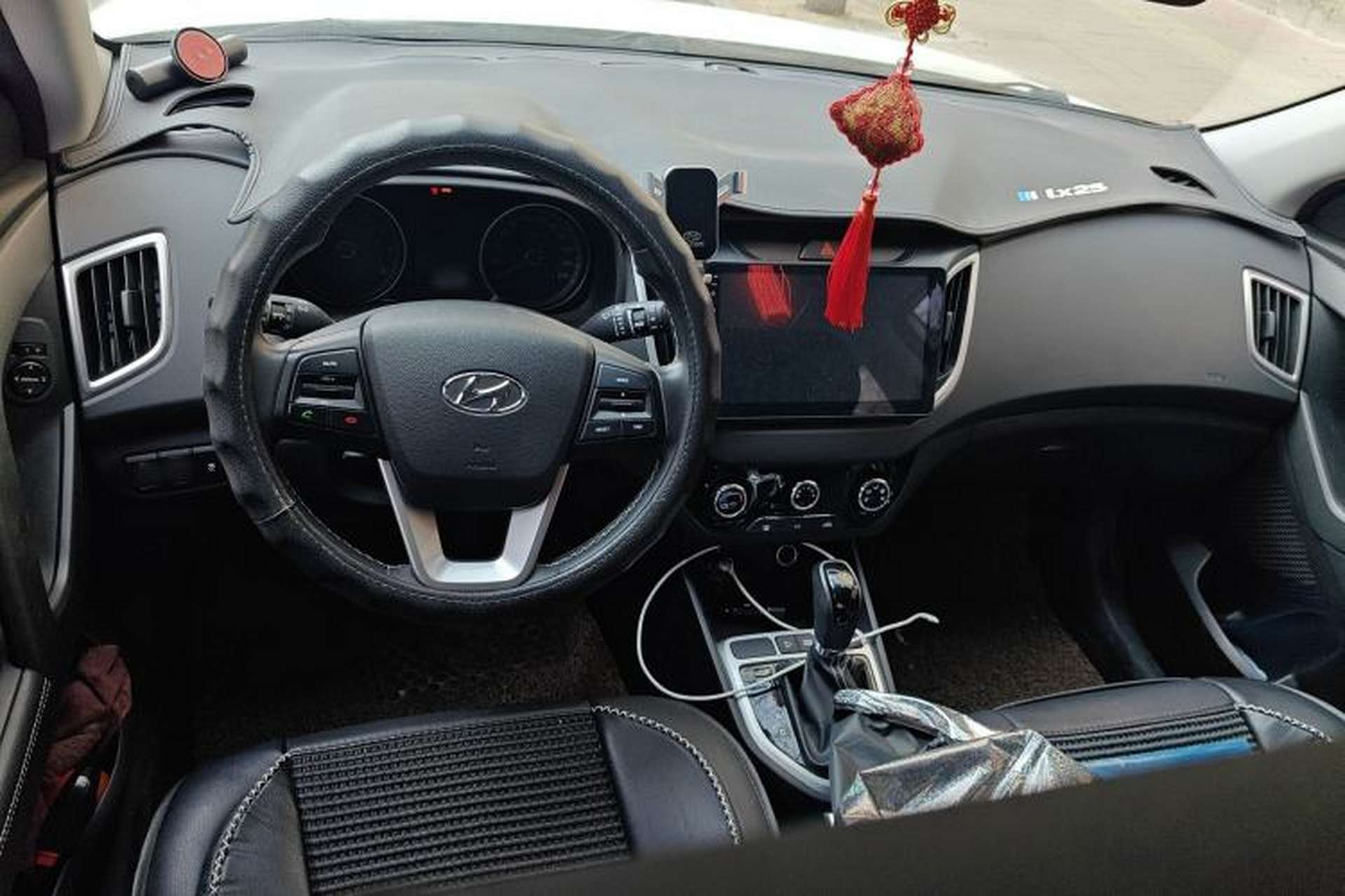 Used Hyundai ix25 2017 1.6L Automatic Smart Version Center Console