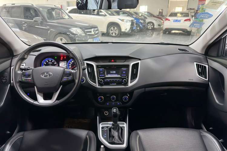 Used Hyundai ix25 2017 1.6L Automatic Smart Version Center Console