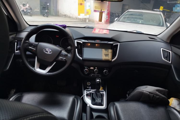 Used Hyundai ix25 2017 1.6L Automatic Smart Version Center Console