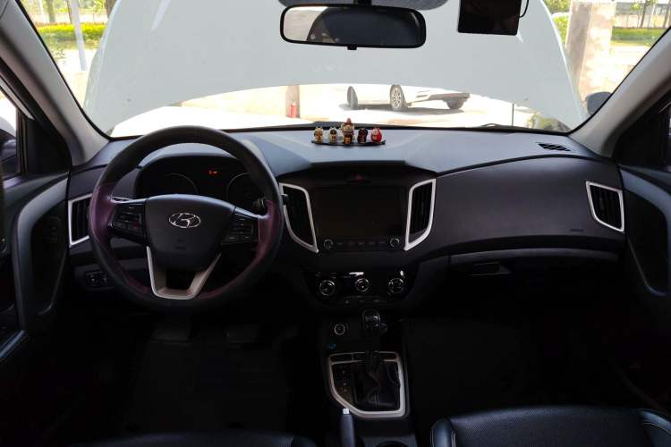 Used Hyundai ix25 2017 1.6L Automatic Smart Version Center Console