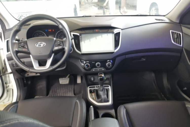 Used Hyundai ix25 2017 1.6L Automatic Smart Version Center Console