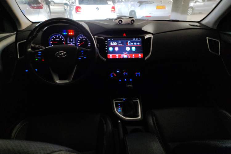 Used Hyundai ix25 2017 1.6L Automatic Smart Version Center Console