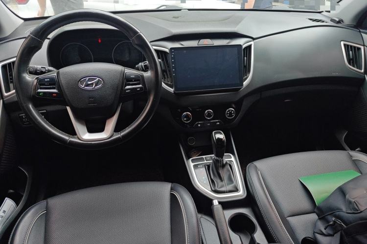 Used Hyundai ix25 2017 1.6L Automatic Smart Version Center Console