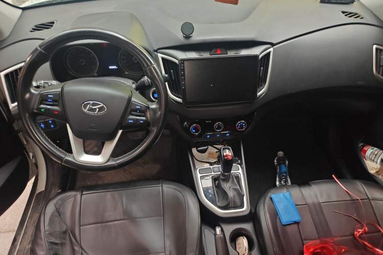 Used Hyundai ix25 2017 1.6L Automatic Smart Version Center Console