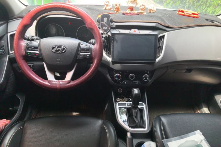 Used Hyundai ix25 2017 1.6L Automatic Smart Version Center Console
