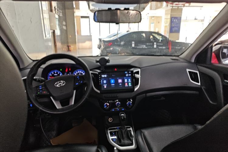 Used Hyundai ix25 2017 1.6L Automatic Smart Version Center Console