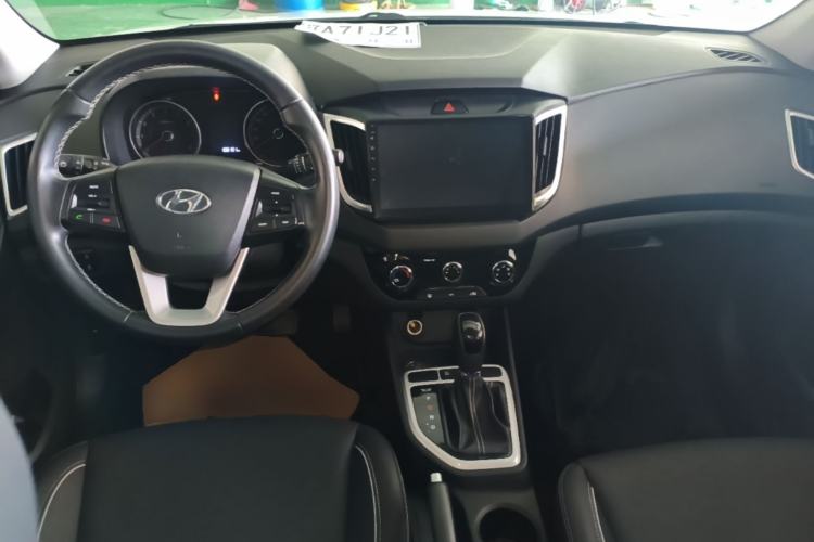 Used Hyundai ix25 2017 1.6L Automatic Smart Version Center Console