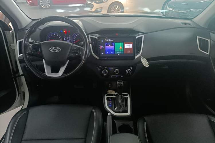Used Hyundai ix25 2017 1.6L Automatic Smart Version Center Console