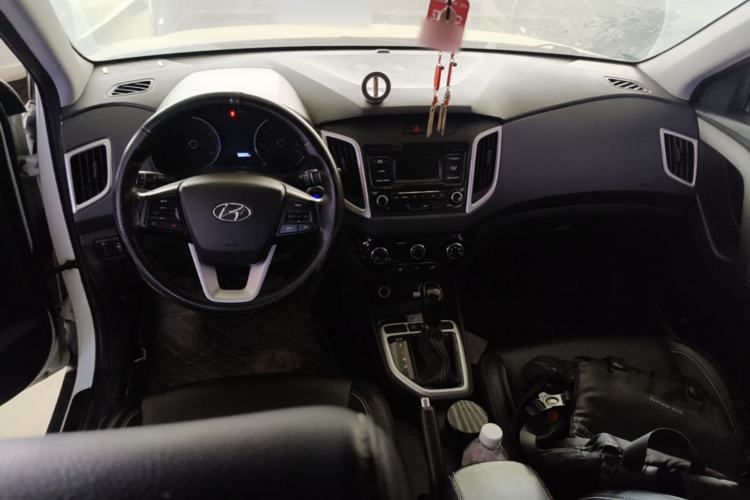 Used Hyundai ix25 2017 1.6L Automatic Smart Version Center Console