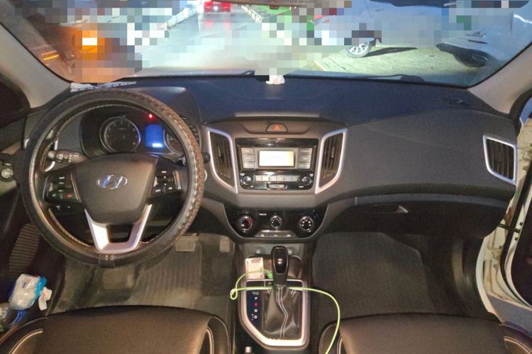 Used Hyundai ix25 2017 1.6L Automatic Smart Version Center Console