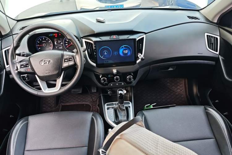 Used Hyundai ix25 2017 1.6L Automatic Smart Version Center Console