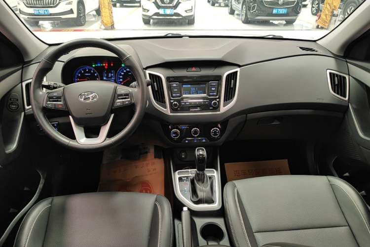 Used Hyundai ix25 2017 1.6L Automatic Smart Version Center Console
