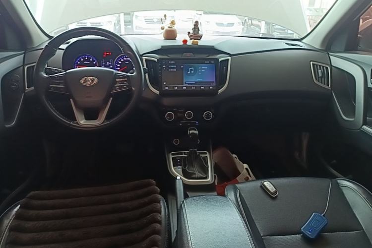 Used Hyundai ix25 2017 1.6L Automatic Smart Version Center Console