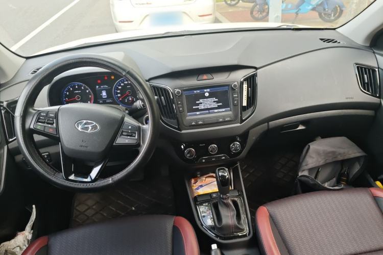 Used Hyundai ix25 2017 1.4T Automatic Smart Version Center Console