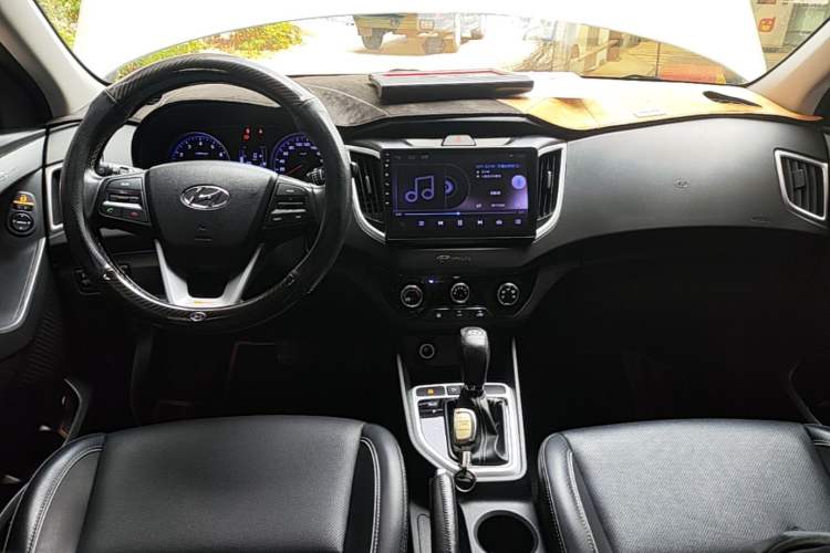 Used Hyundai ix25 2017 1.6L Automatic Smart Version Center Console