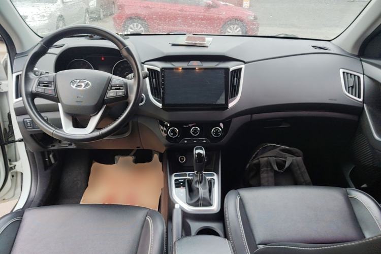 Used Hyundai ix25 2017 1.6L Automatic Smart Version Center Console