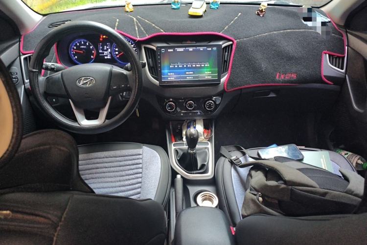 Used Hyundai ix25 2017 1.6L Manual Fashion Model Center Console
