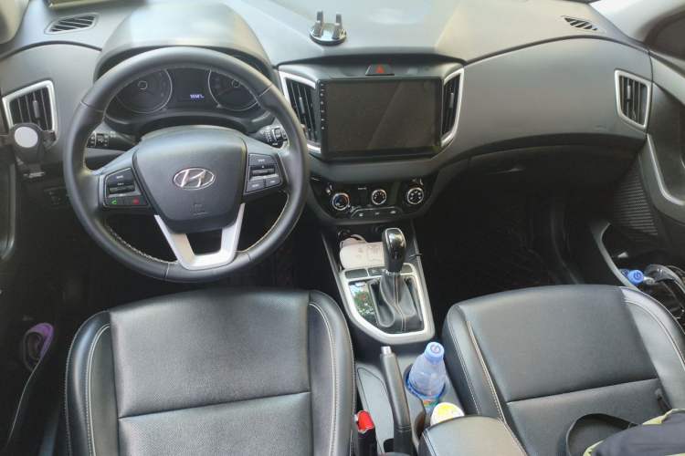 Used Hyundai ix25 2017 1.6L Automatic Smart Version Center Console