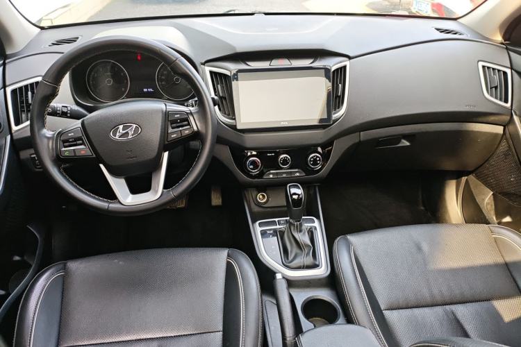 Used Hyundai ix25 2017 1.6L Automatic Smart Version Center Console