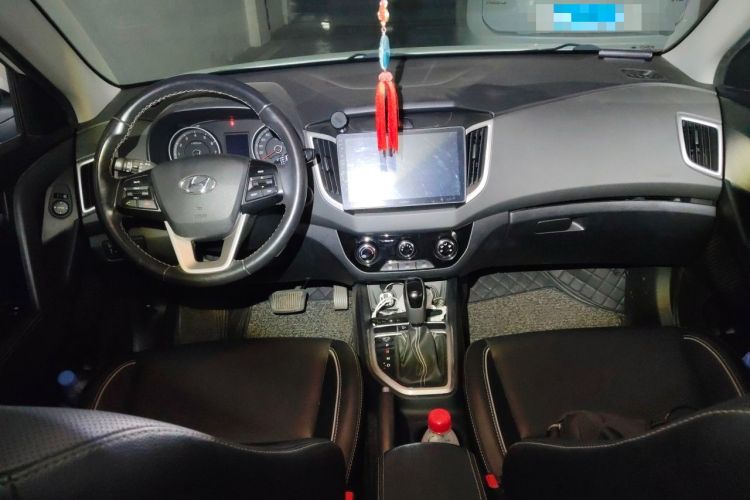 Used Hyundai ix25 2017 1.6L Automatic Smart Version Center Console
