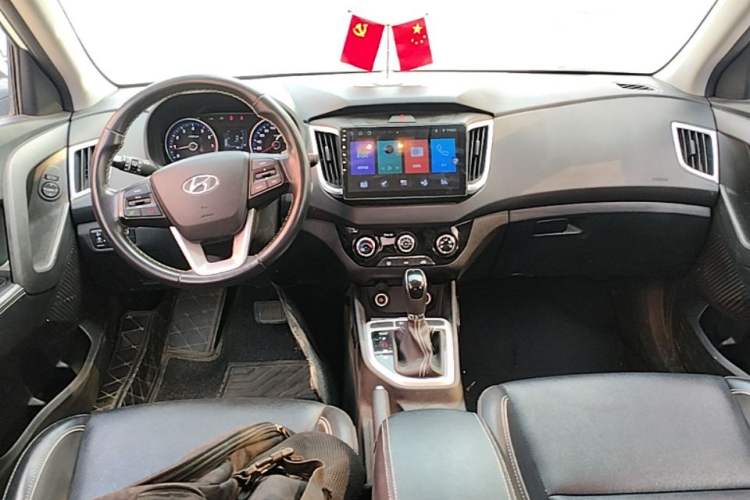 Used Hyundai ix25 2017 1.6L Automatic Smart Version Center Console