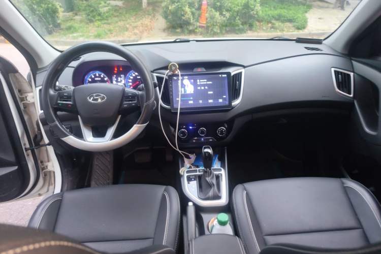 Used Hyundai ix25 2017 1.6L Automatic Smart Version Center Console