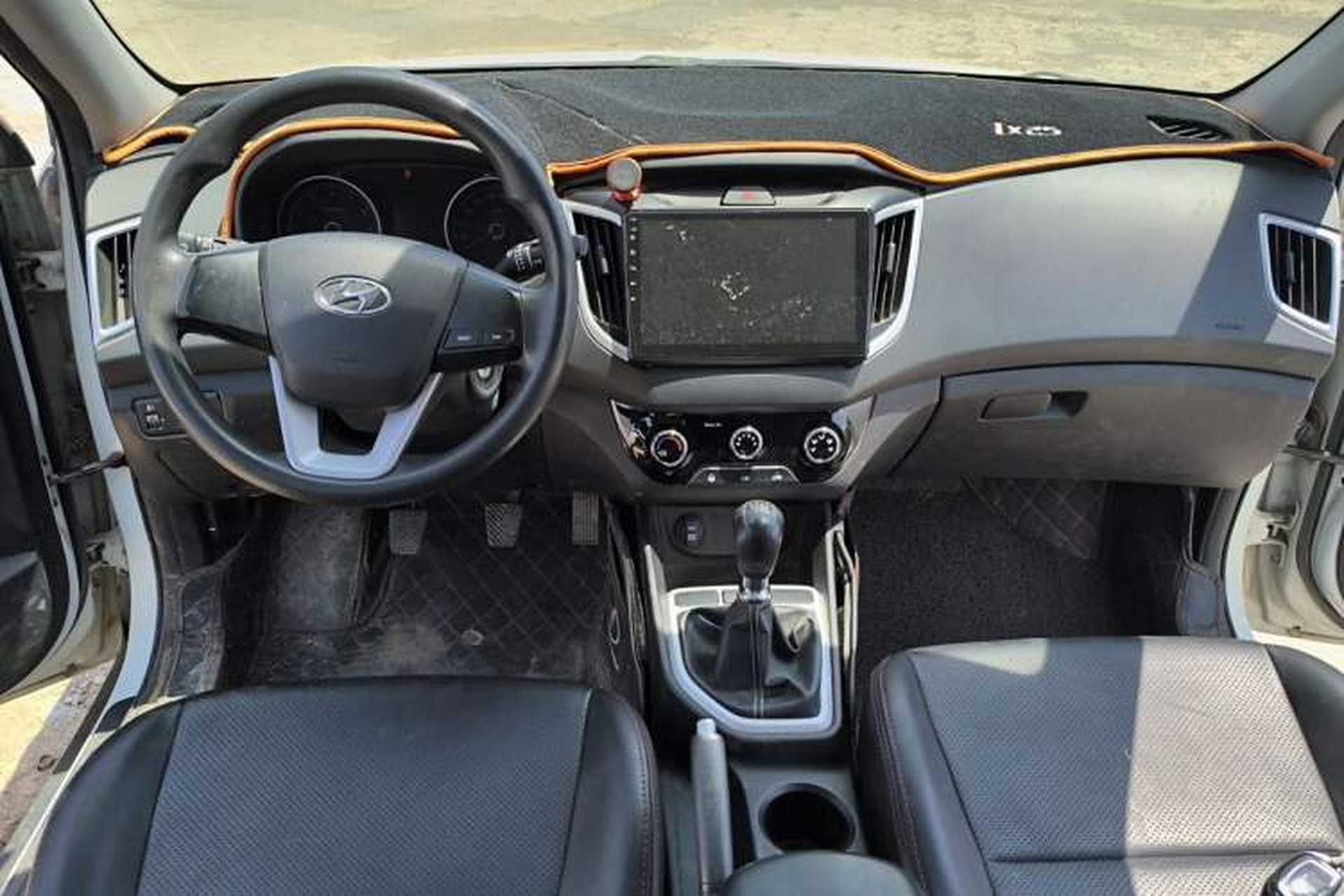 Used Hyundai ix25 2017 1.6L Manual Fashion Model Center Console