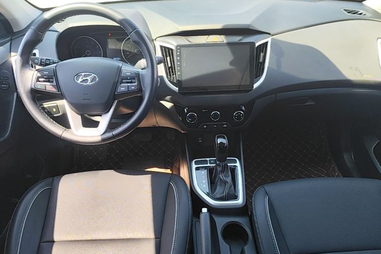 Used Hyundai ix25 2017 1.6L Automatic Smart Version Center Console