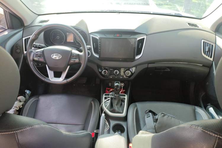 Used Hyundai ix25 2017 1.6L Automatic Smart Version Center Console