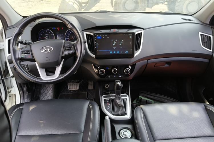 Used Hyundai ix25 2017 1.6L Automatic Smart Version Center Console