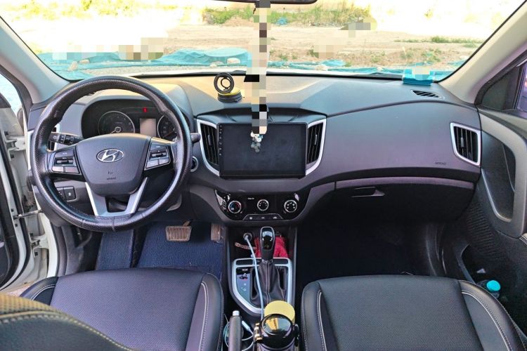 Used Hyundai ix25 2017 1.6L Automatic Smart Version Center Console