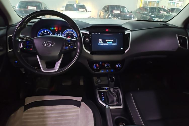Used Hyundai ix25 2017 1.6L Automatic Smart Version Center Console