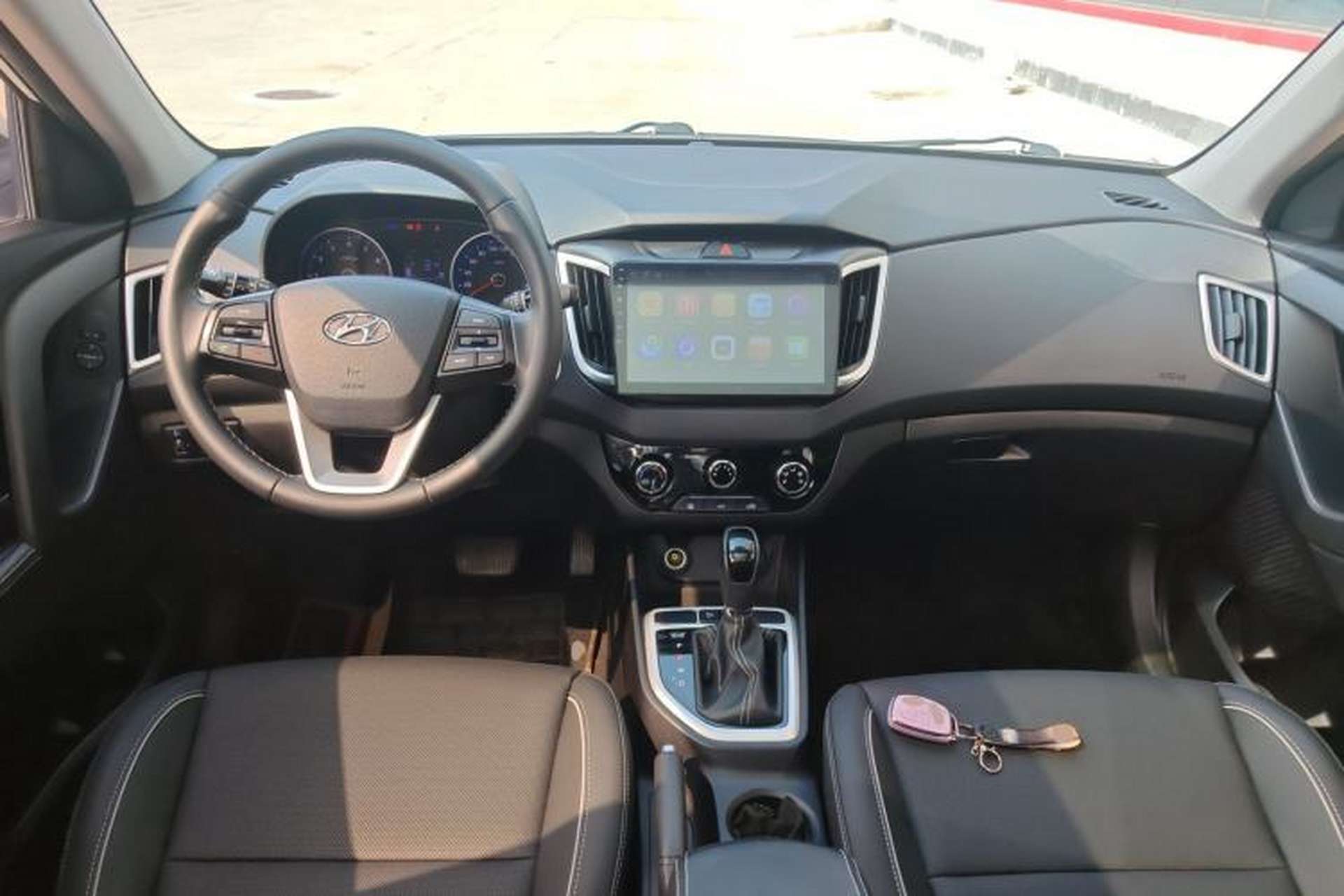 Used Hyundai ix25 2017 1.6L Automatic Smart Version Center Console