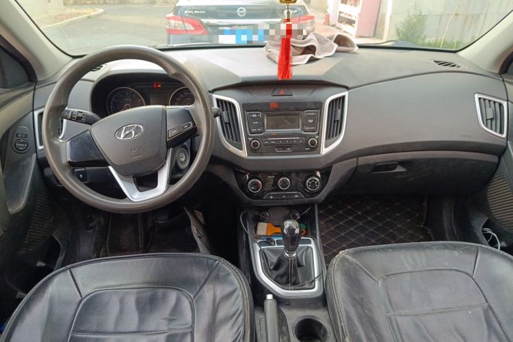 Used Hyundai ix25 2017 1.6L Manual Fashion Model Center Console