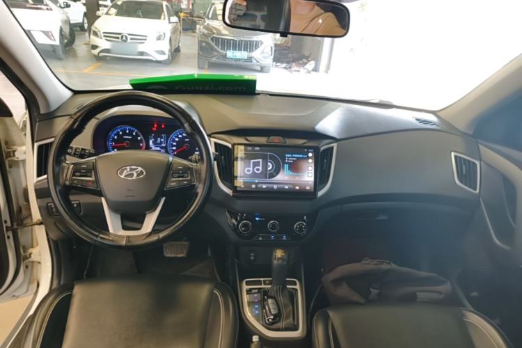 Used Hyundai ix25 2017 1.6L Automatic Smart Version Center Console