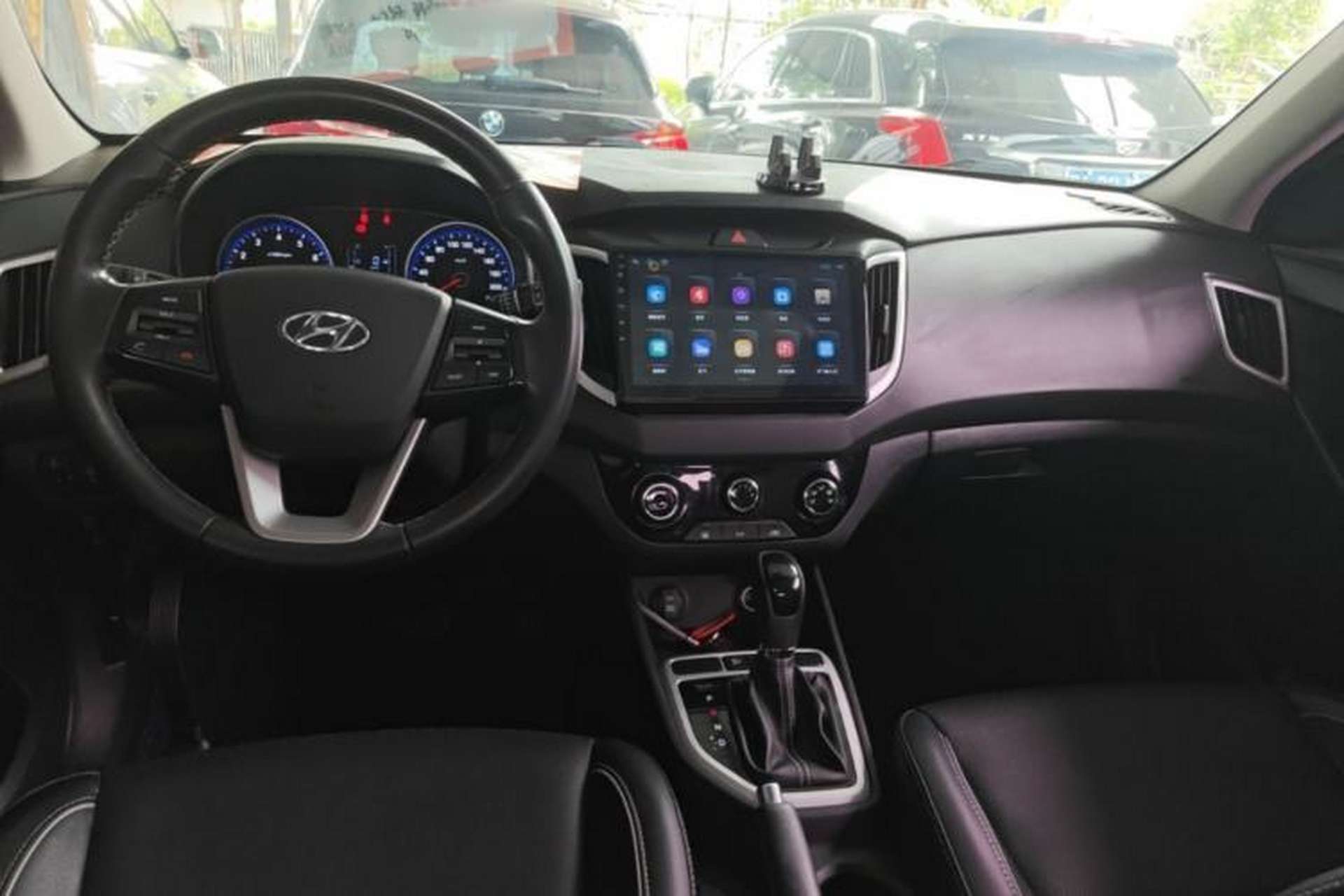 Used Hyundai ix25 2017 1.6L Automatic Smart Version Center Console